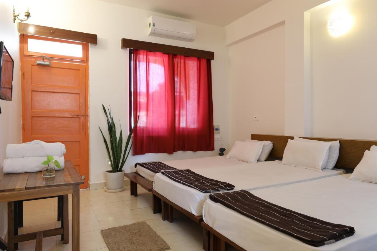 Teles Westend Hotel Marmagao Esterno foto